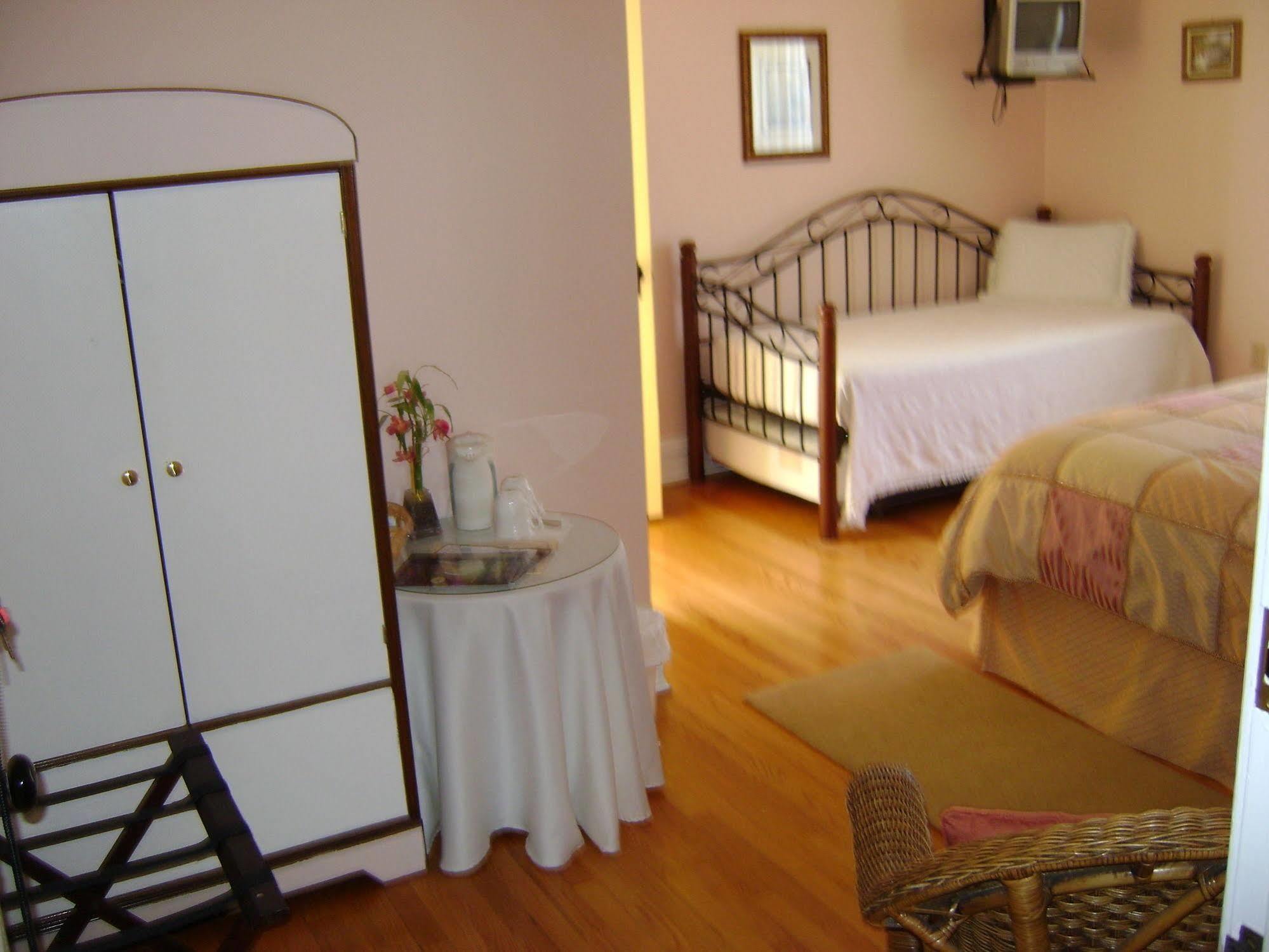 Four Creeks Bed & Breakfast Girard Ngoại thất bức ảnh